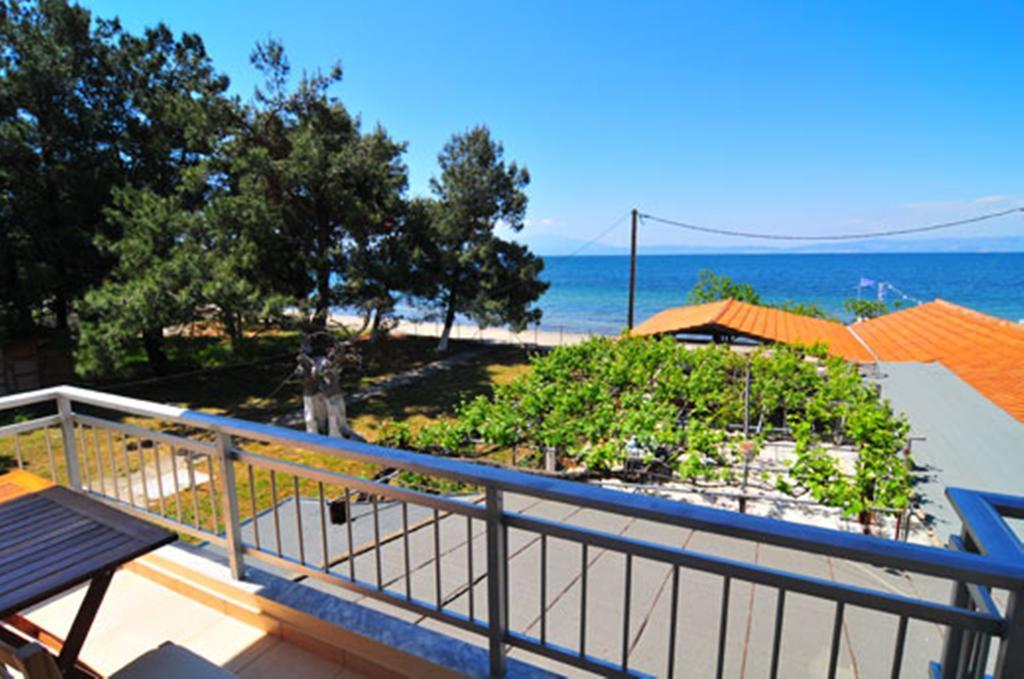 Sikoudis Gorgona Beach Skala Rachoni  Rum bild