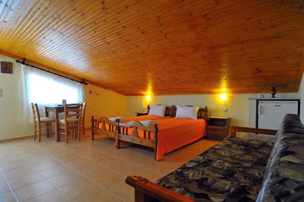 Sikoudis Gorgona Beach Skala Rachoni  Rum bild