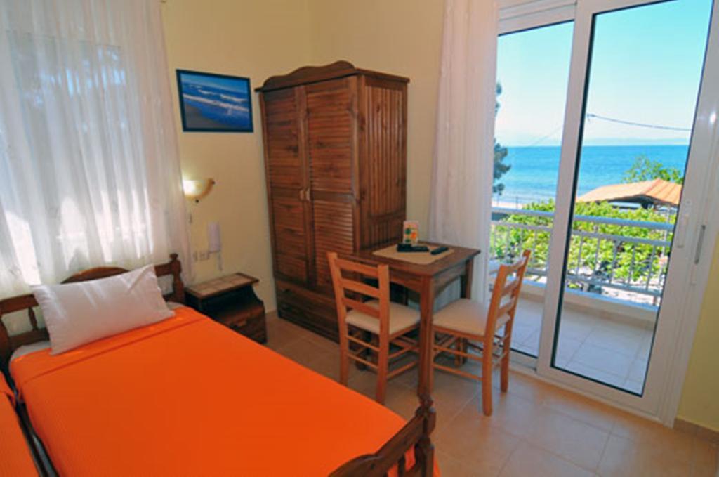 Sikoudis Gorgona Beach Skala Rachoni  Rum bild