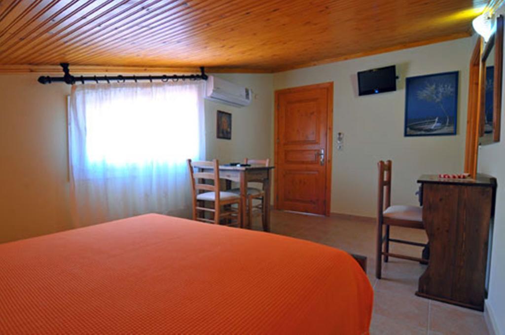 Sikoudis Gorgona Beach Skala Rachoni  Rum bild